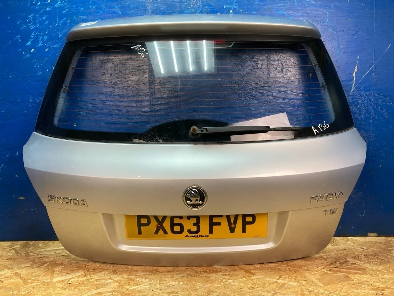 Крышка багажника Skoda Fabia 2 2013 5J6827025C ХЭТЧБЕК 1.2 CBZ