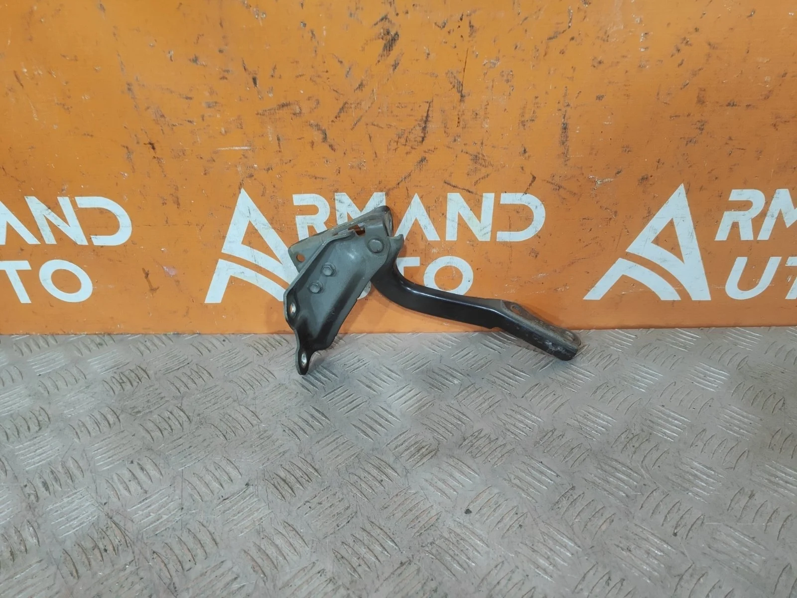 Петля капота Toyota Land Cruiser 2007-2015