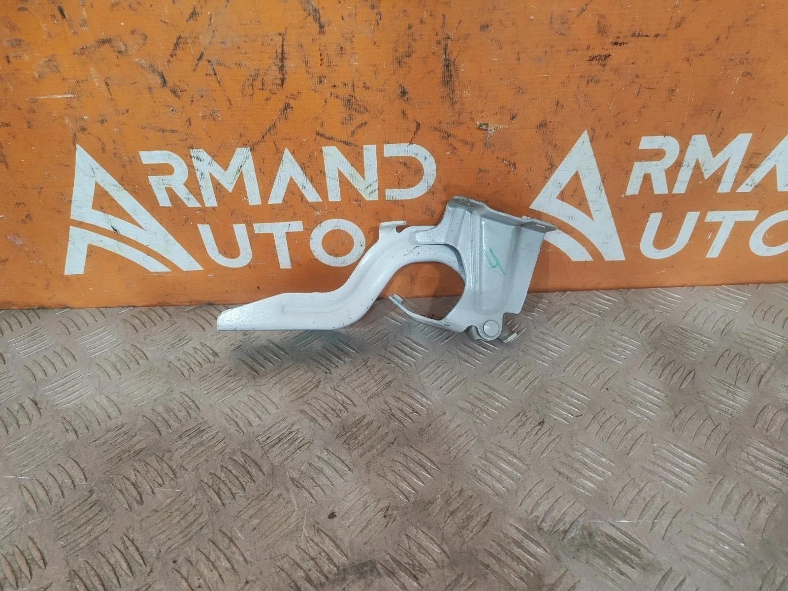 Петля капота Nissan X-Trail 2013-2022 T32