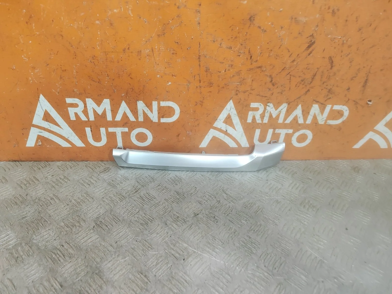Накладка решетки радиатора верхняя Mitsubishi Outlander 2014-2015 3