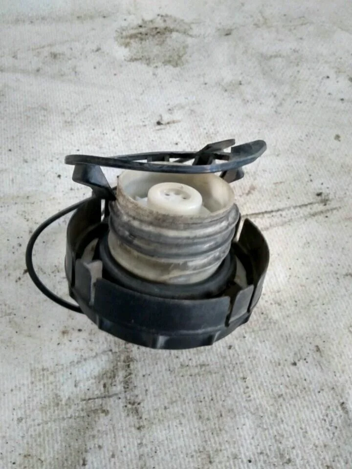 Б.у. крышка топливного бака MAZDA CX7 ER8 MAZDA CX7 ER8