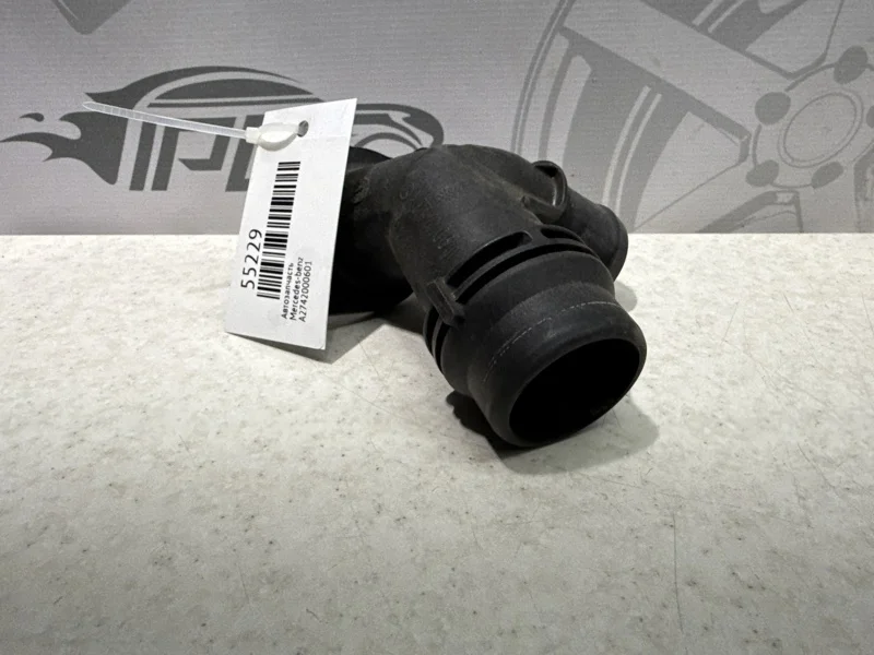 Патрубок помпы Mercedes-benz W212