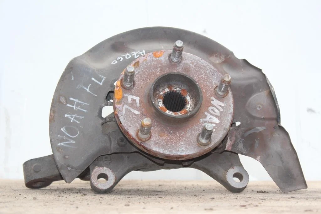 Б.у. кулак поворотный TOYOTA NOAH AZR60 TOYOTA NOAH AZR60