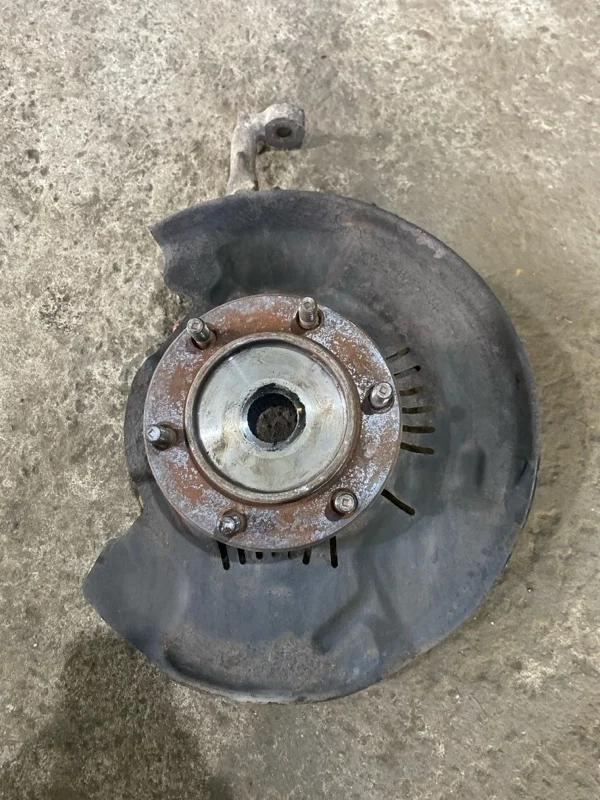 Кулак поворотный правый Toyota Land Cruiser Prado 150 (2009-2023) 2013 Внедорожник