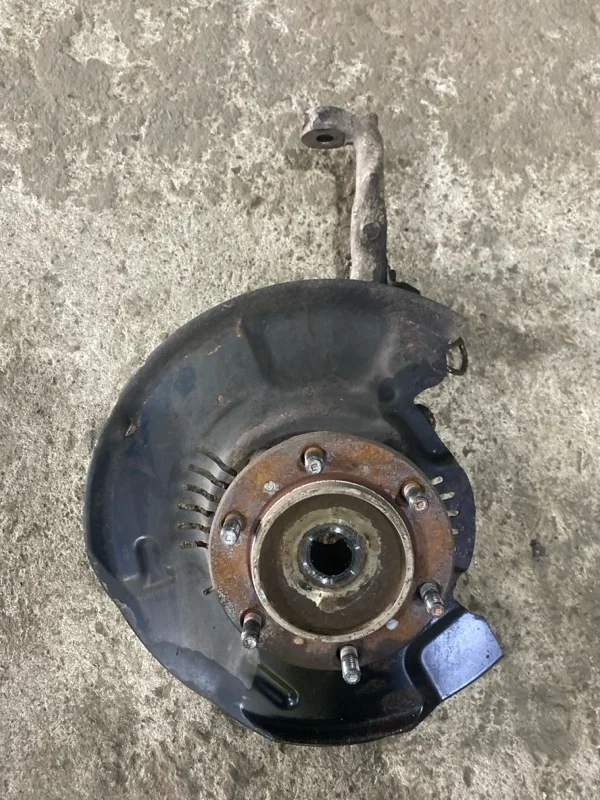Кулак поворотный левый Toyota Land Cruiser Prado 150 (2009-2023) 2013 Внедорожник