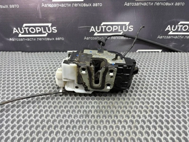 Замок боковой двери Kia Ceed 2006-2010 814101H000 ХЕТЧБЕК 1.6 G4FC, задний левый