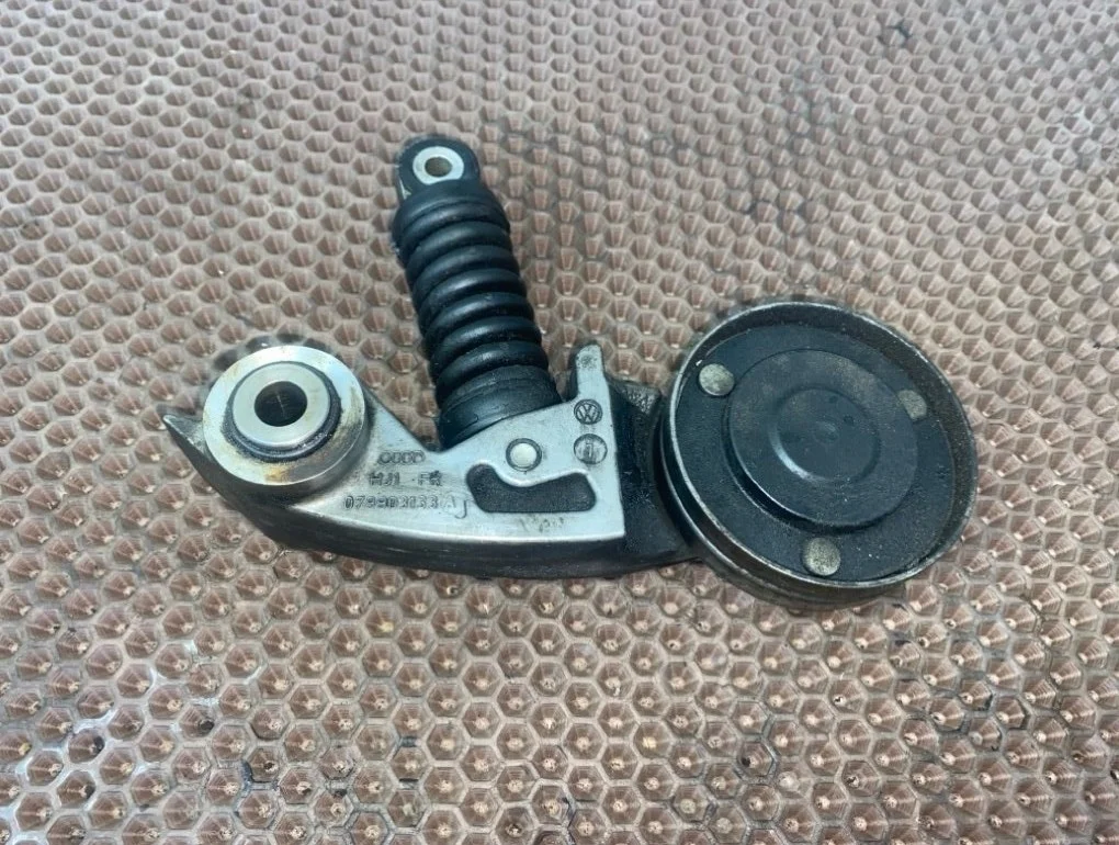 Натяжитель ремня генератора Audi Q7 2006 4L