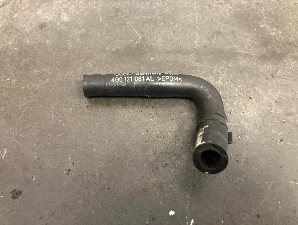 Патрубок системы охлаждения Audi A6 2014 C7