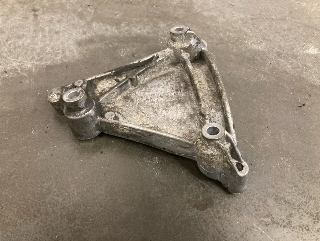 Кронштейн компрессора кондиционера Audi A8 2007 D3