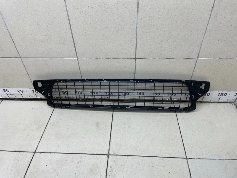 Решетка в бампер Renault Duster 2014 622540008R 1.6 K4MA690 MT