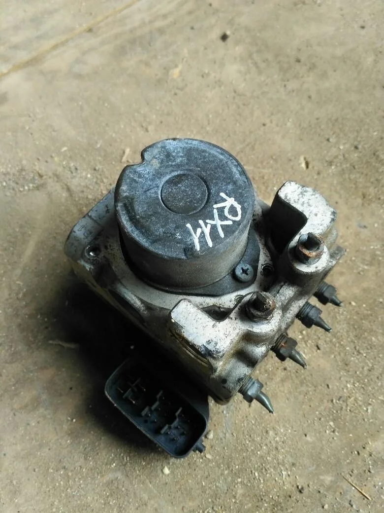 Б.у. блок abs LEXUS RX300 MCU15