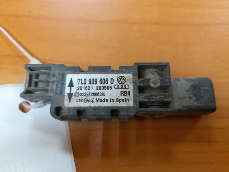 Датчик удара Volkswagen Touareg 2003-2010