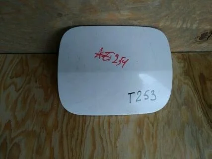 Б.у. лючок бензобака TOYOTA AVENSIS AZT251 TOYOTA AVENSIS AZT251