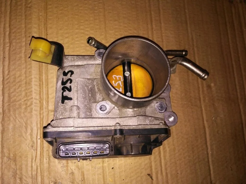 Б.у. дроссельная заслонка TOYOTA AVENSIS AZT251 TOYOTA AVENSIS AZT251