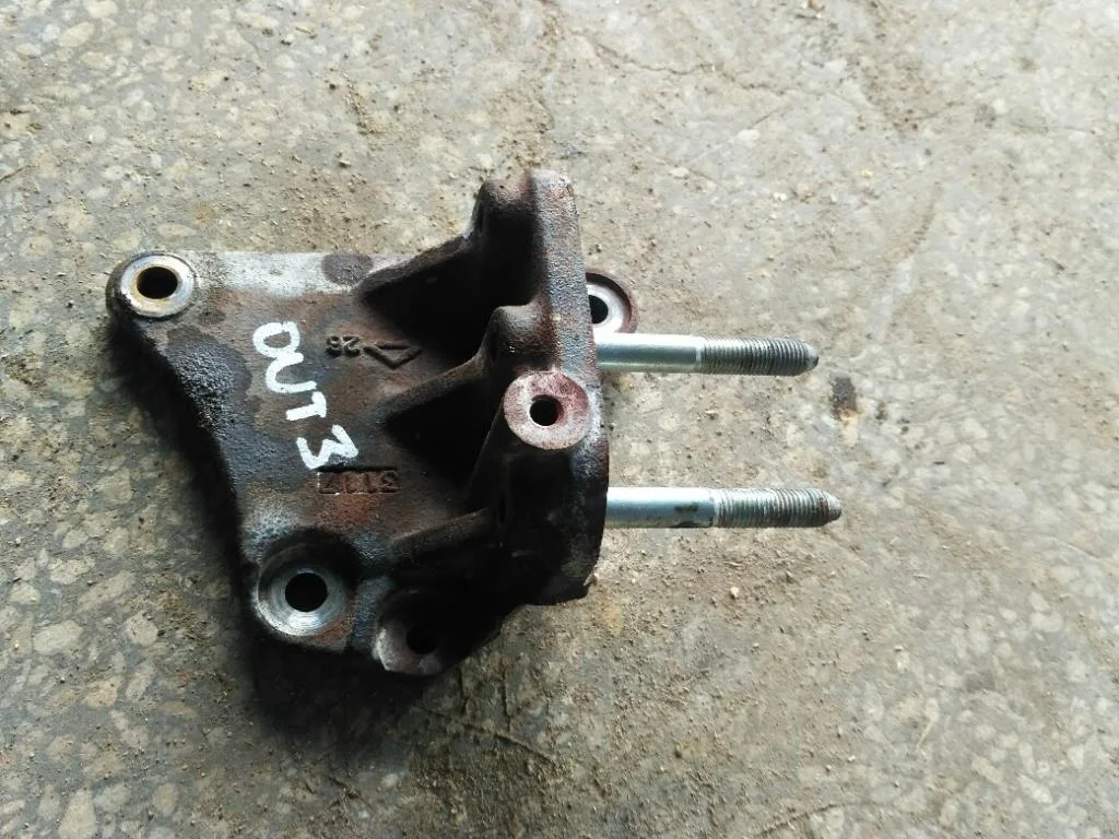 Б.у. кронштейн опоры двигателя MITSUBISHI OUTLANDER GF3W MITSUBISHI OUTLANDER GF3W