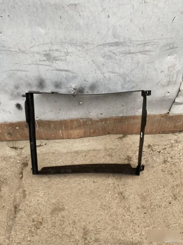 Дефлектор радиатора Renault Duster