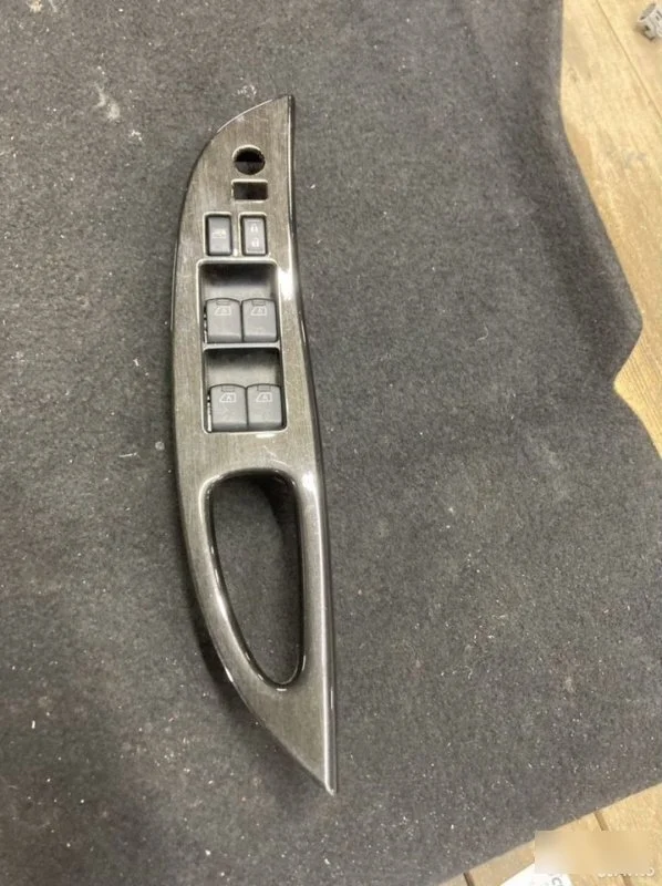 Кнопка стеклоподъемников Infiniti