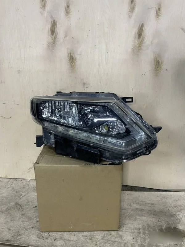 Фара Nissan X-Trail T32