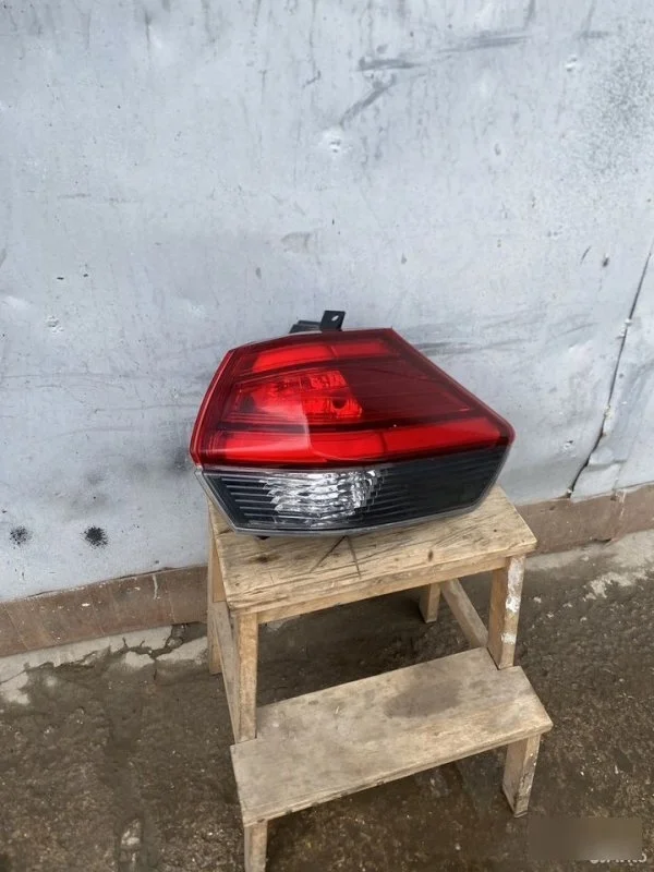 Фонарь Nissan X-Trail T32