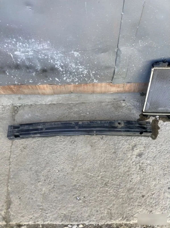 Усилитель бампера Toyota Camry V50