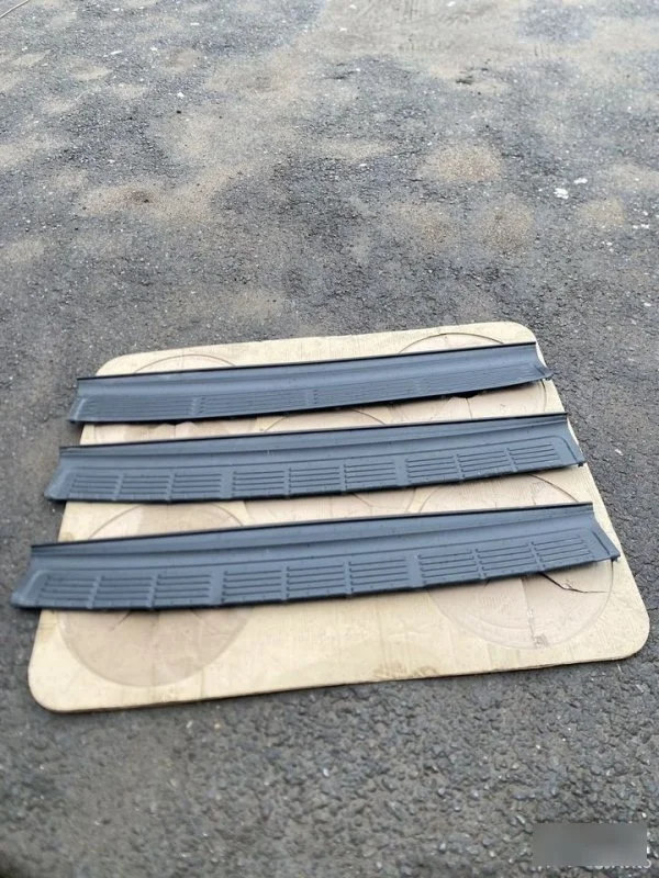 Накладка бампера Toyota Land Cruiser 200