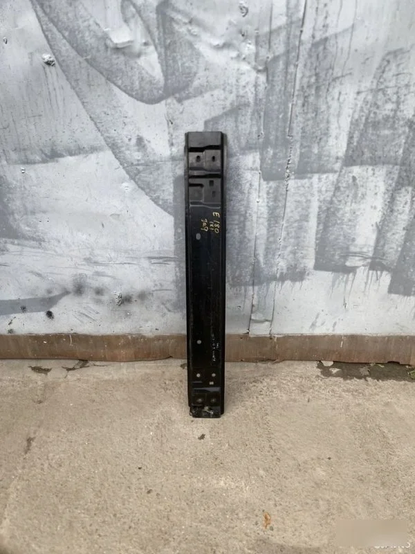 Усилитель бампера Toyota Corolla E180