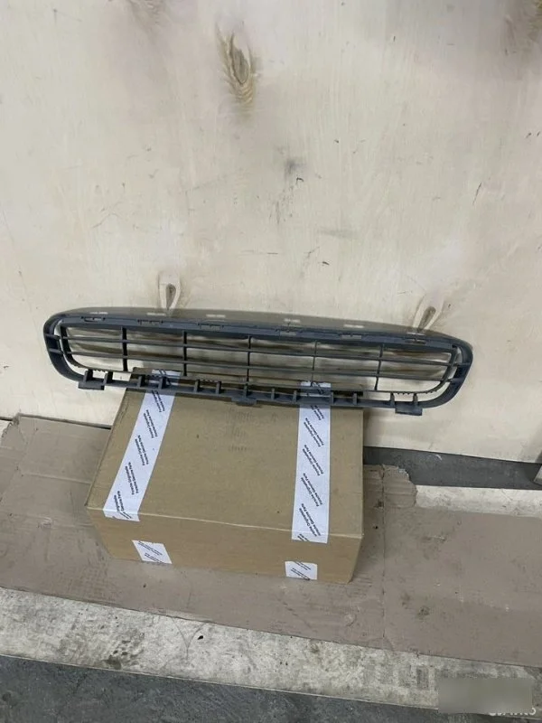 Решетка бампера Toyota Camry V40