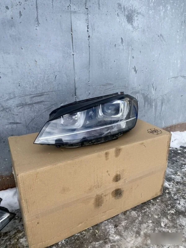 Фара ксеноновая Volkswagen Golf 7