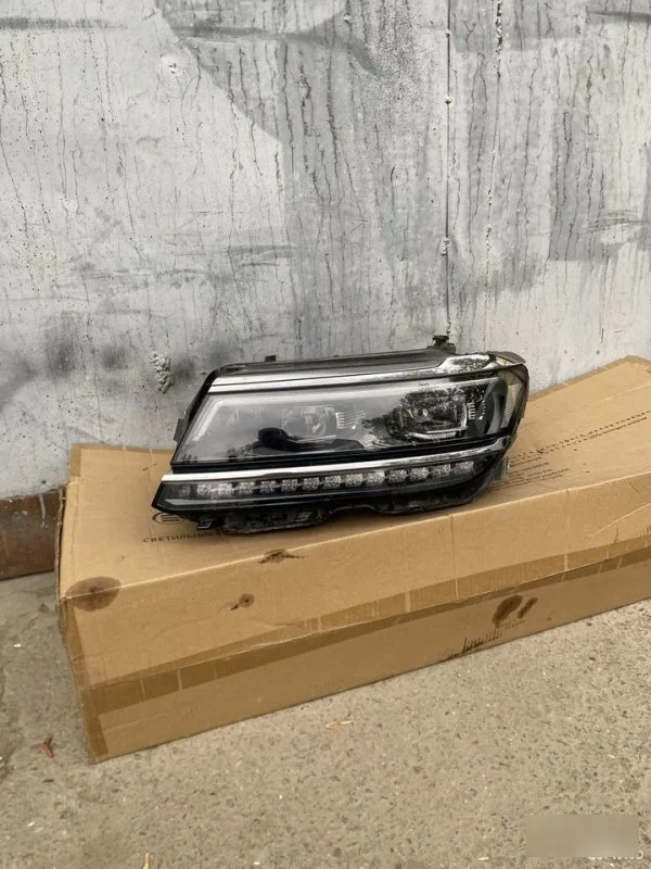 Фара Volkswagen Tiguan 2