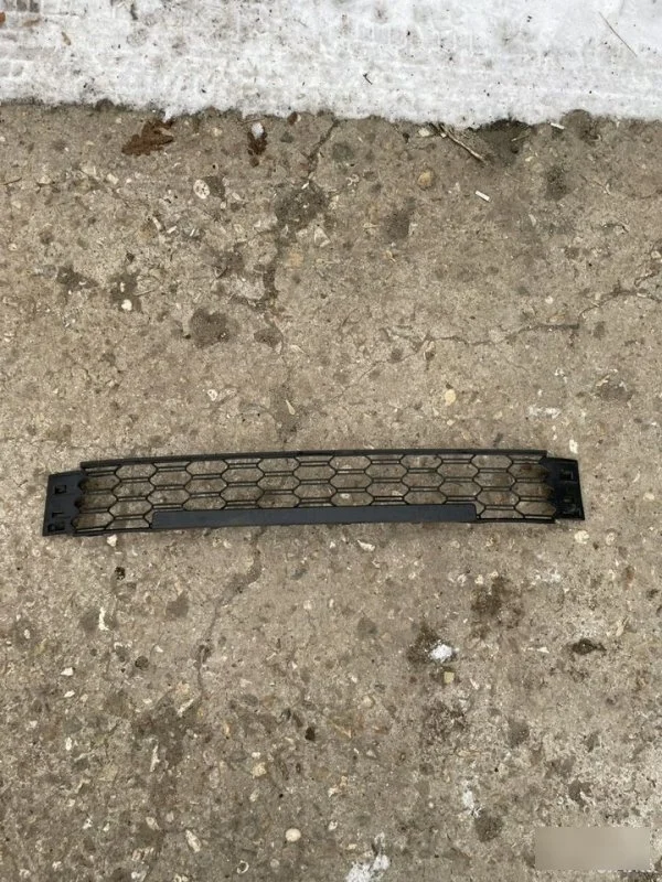 Решетка бампера Skoda Rapid 2 дорест