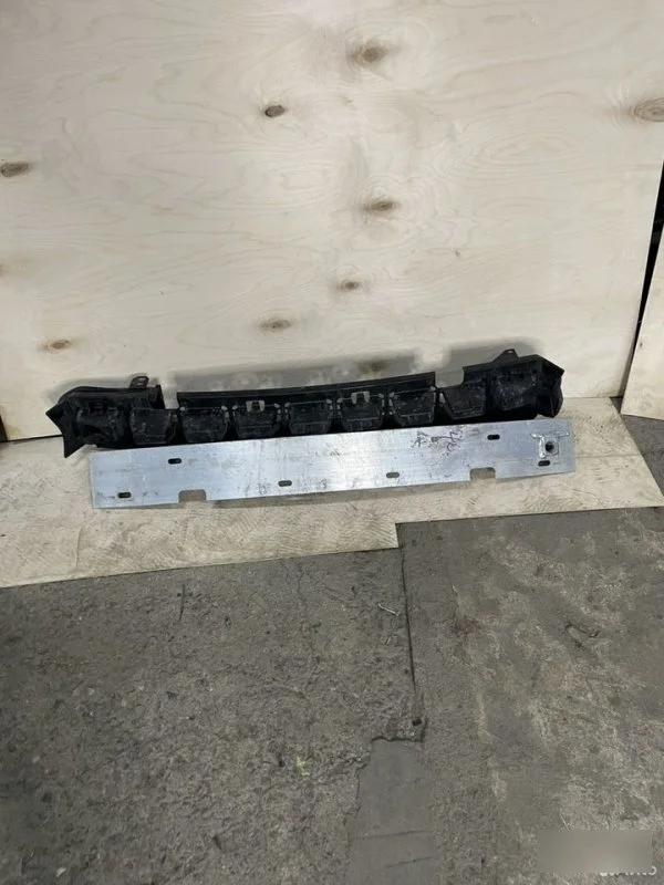 Усилитель бампера Infiniti QX50