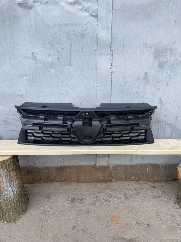 Решетка радиатора Renault Duster