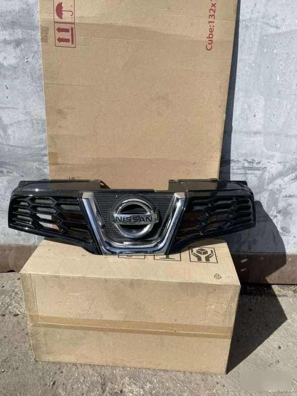 Решетка радиатора Nissan Qashqai J10