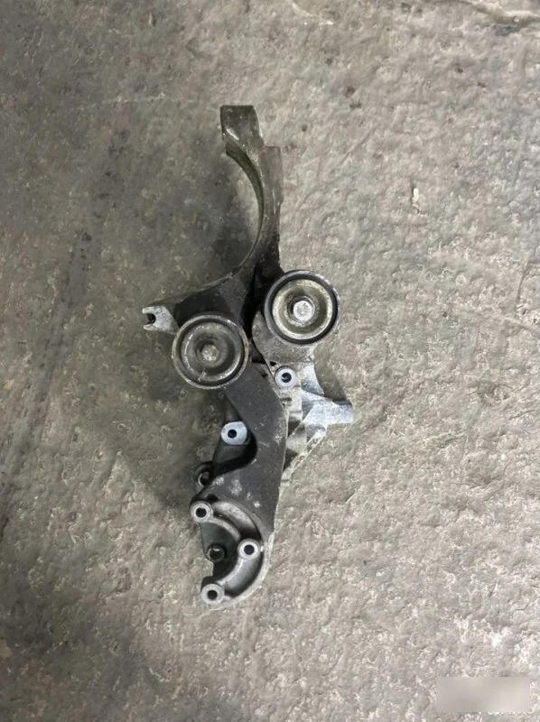 Кронштейн генератора Nissan Almera G15