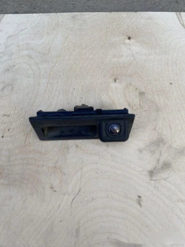 Камера заднего вида Volkswagen Touareg 2