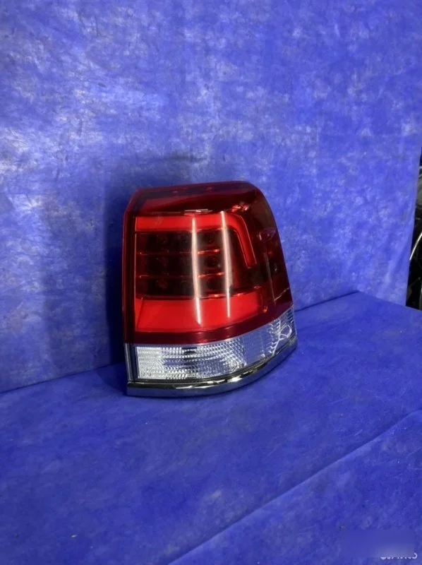 Фонарь Toyota Land Cruiser 200