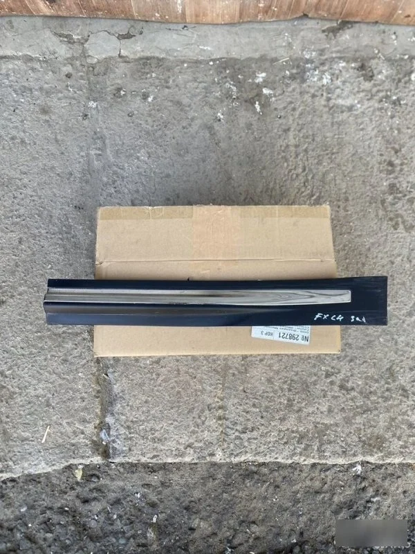 Молдинг двери Infiniti QX70