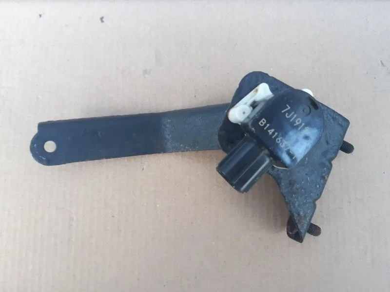 Датчик положения кузова Toyota Camry V50