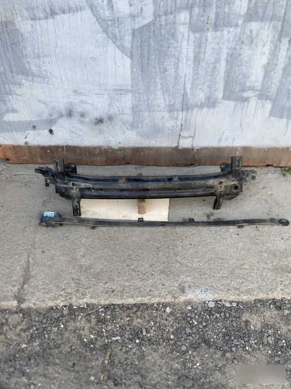 Усилитель бампера Kia Sorento 2 XM