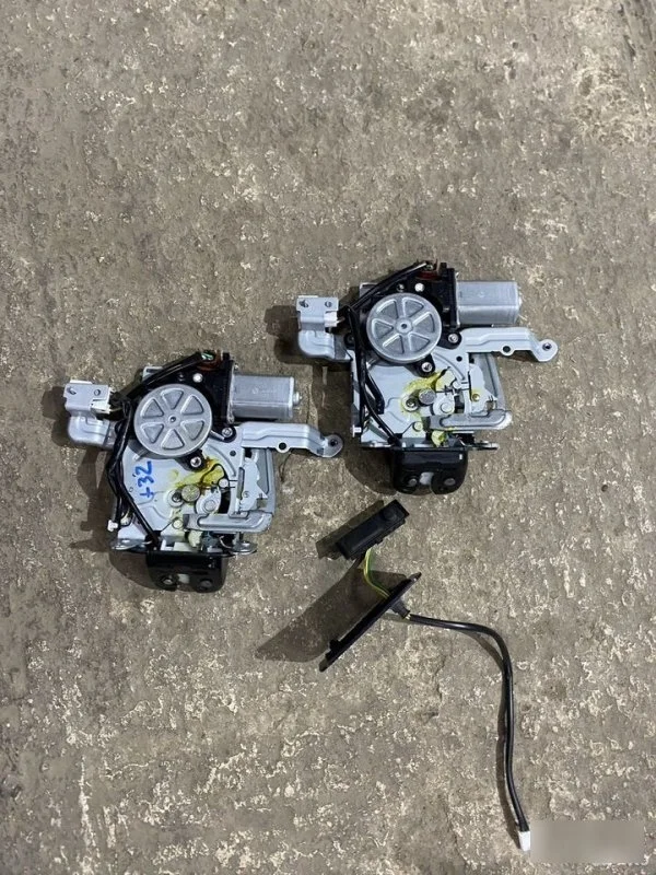 Замок крышки багажника Nissan X-Trail T32