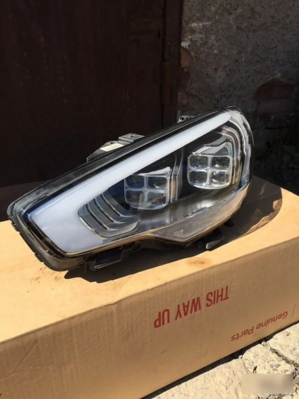 Фара светодиодная Kia Quoris