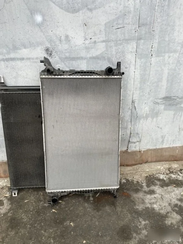 Радиатор охлаждения двигателя Porsche Cayenne 3