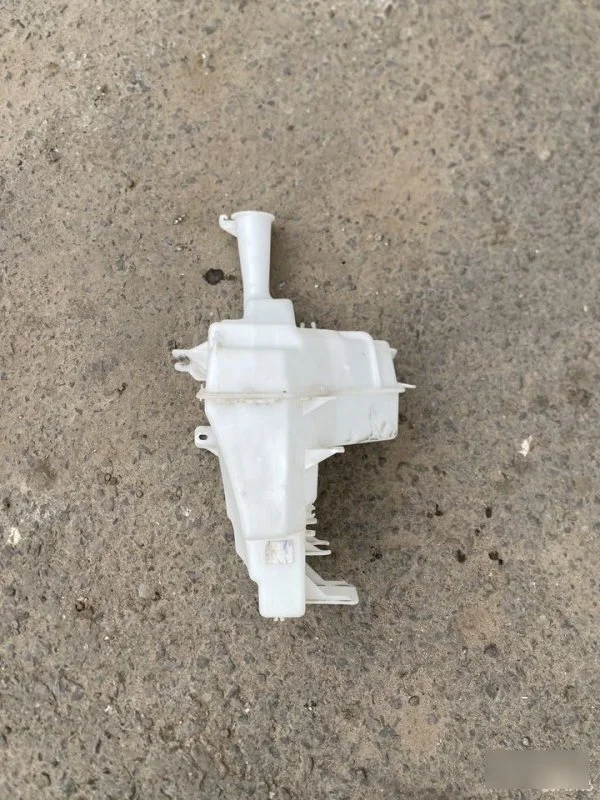 Бачок омывателя Kia Rio 4