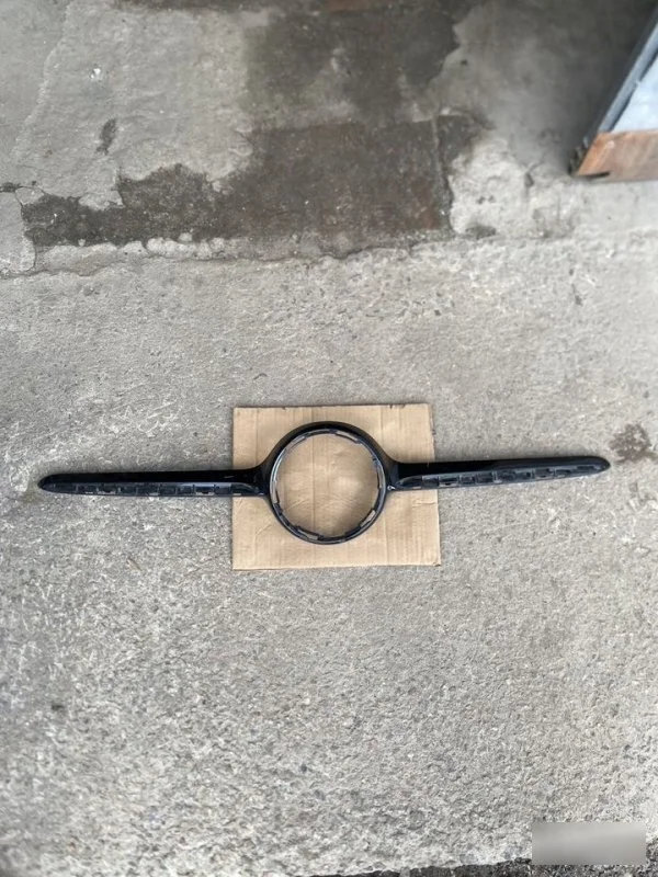 Молдинг решетки радиатора Mercedes-Benz A W177