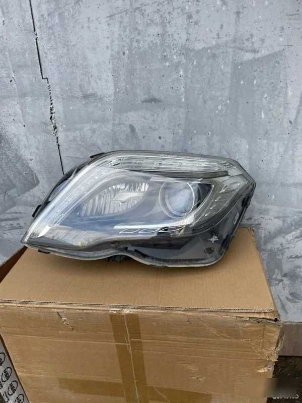 Фара Mercedes-Benz GLK X204