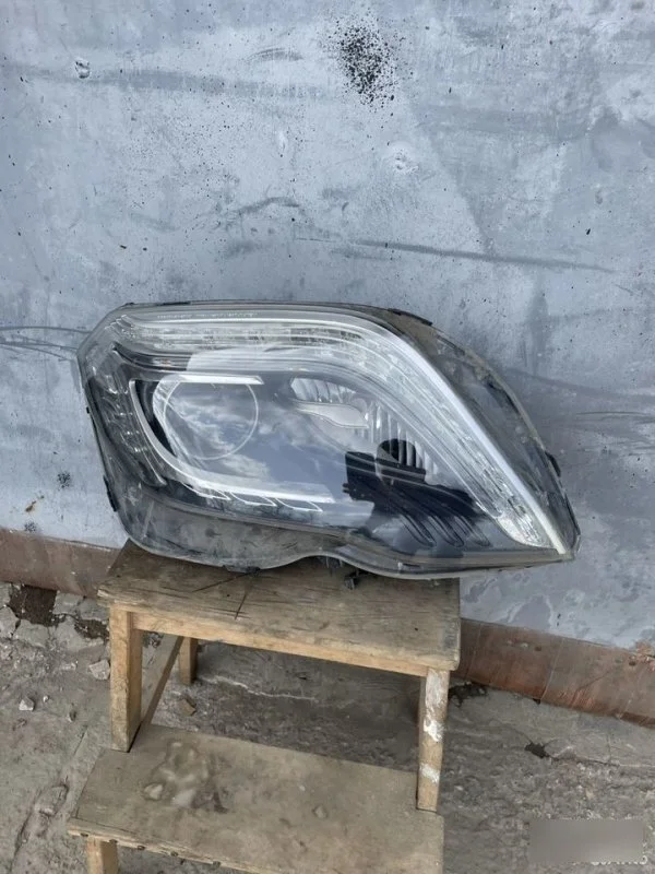 Стекло фары Mercedes-Benz GLK X204