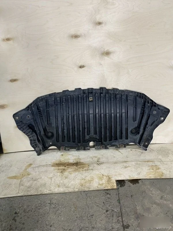 Пыльник бампера Mercedes-Benz AMG W212