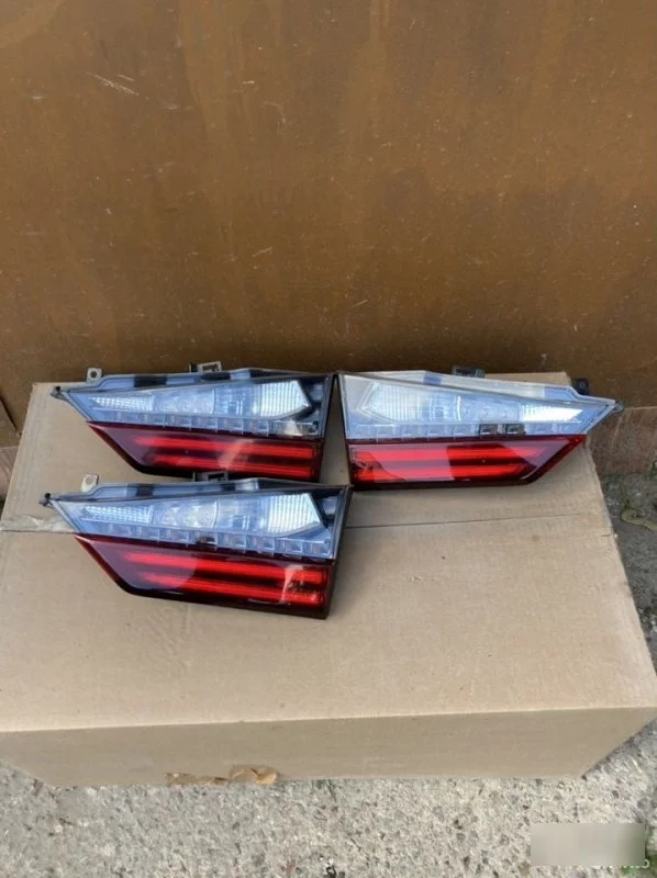 Фонарь в крышку багажника Lexus RX4