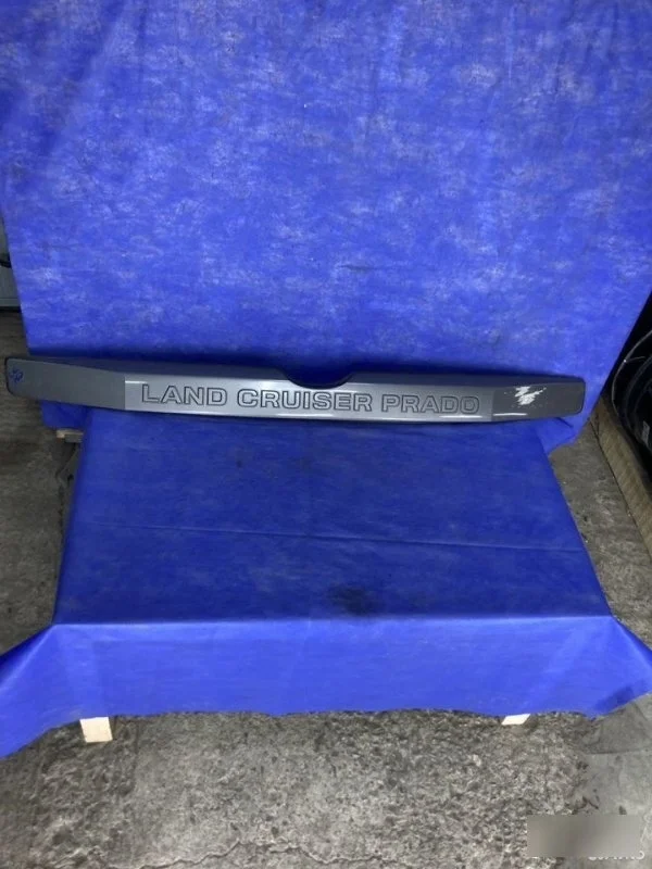 Молдинг багажника Toyota Land Cruiser Prado 150