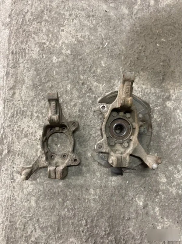 Кулак поворотный Nissan Teana J32